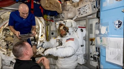 NASA Astronauts Fix X-Ray Telescope During Spacewalk on ISS