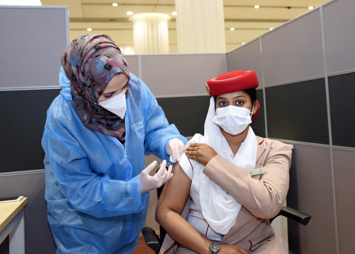 अमीरात ने कर्मचारियों के लिए कोविड-19 टीकाकरण कार्यक्रम किया शुरू