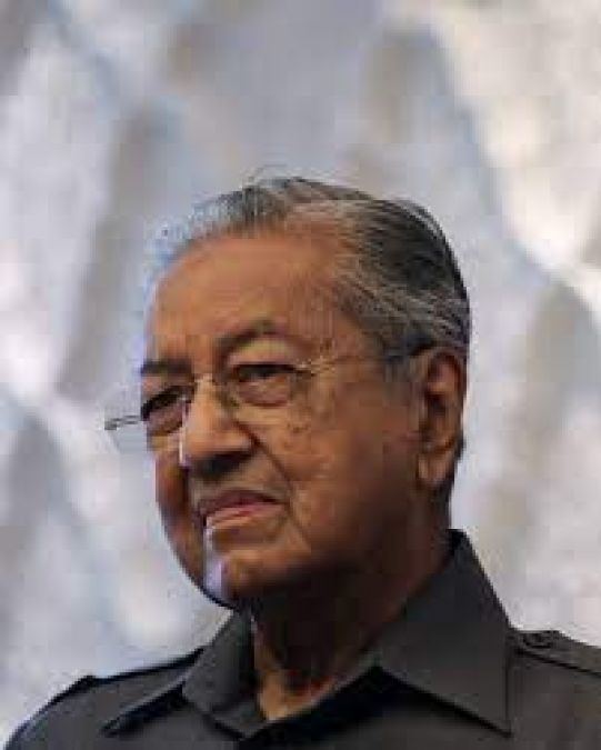 मलेशिया के पूर्व प्रधानमंत्री महाथिर अस्पताल में भर्ती