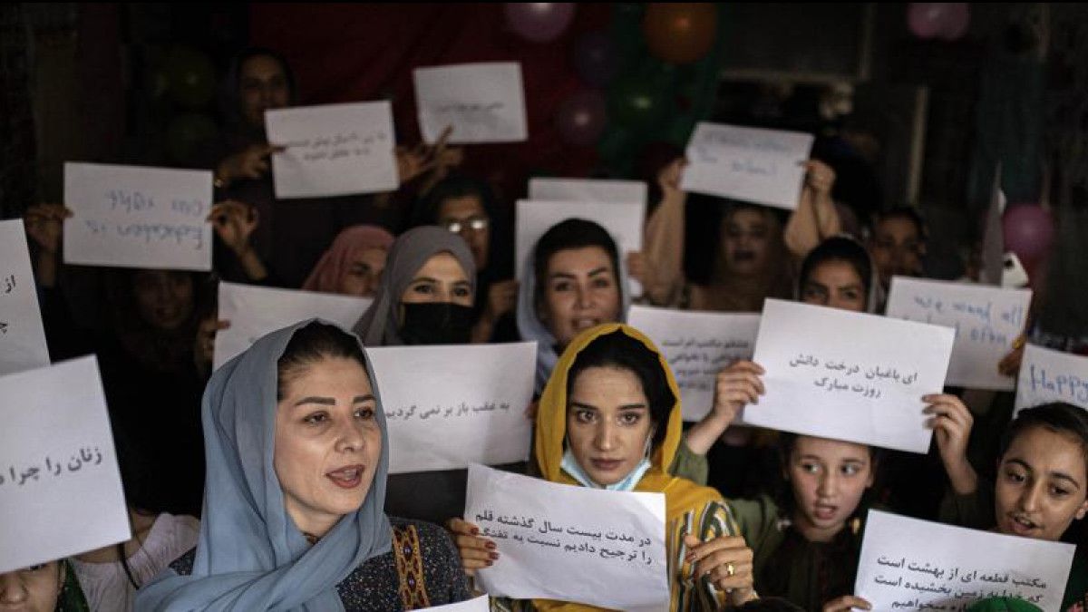 तालिबान ने महिला प्रदर्शनकारी को गिरफ्तार करने से किया इनकार