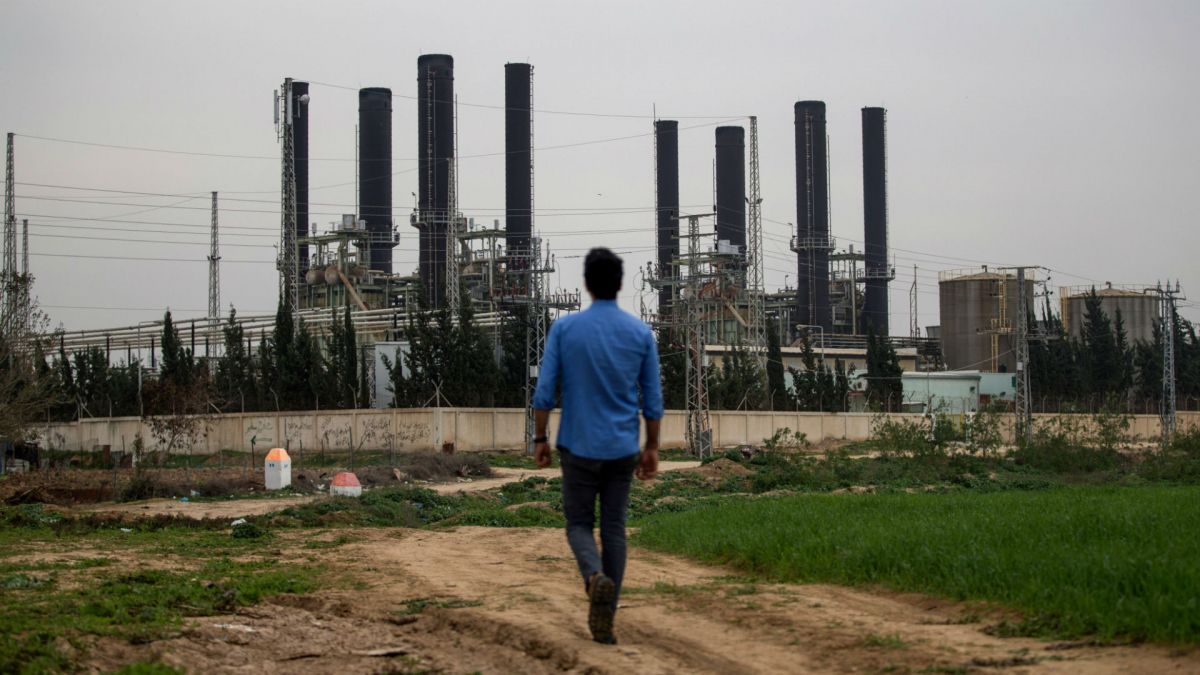 Qatar signs an agreement to supply natural gas to Gaza's only power plant