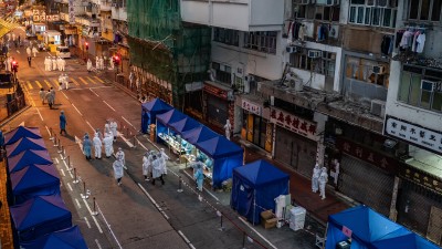 हांगकांग में हट सकता है घनी आबादी वाले क्षेत्र पर लगाया गया लॉकडाउन