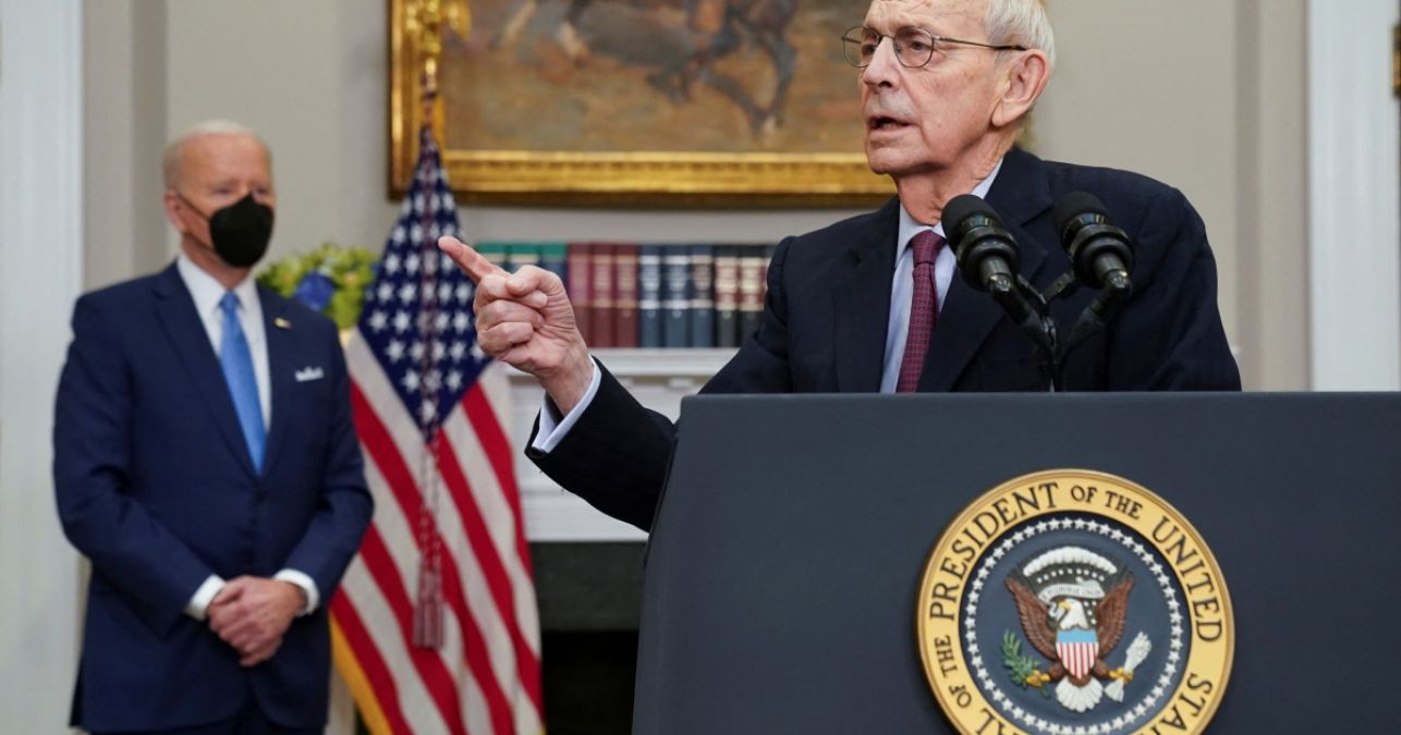 United States: Supreme Court Justice Stephen Breyer announces retirement
