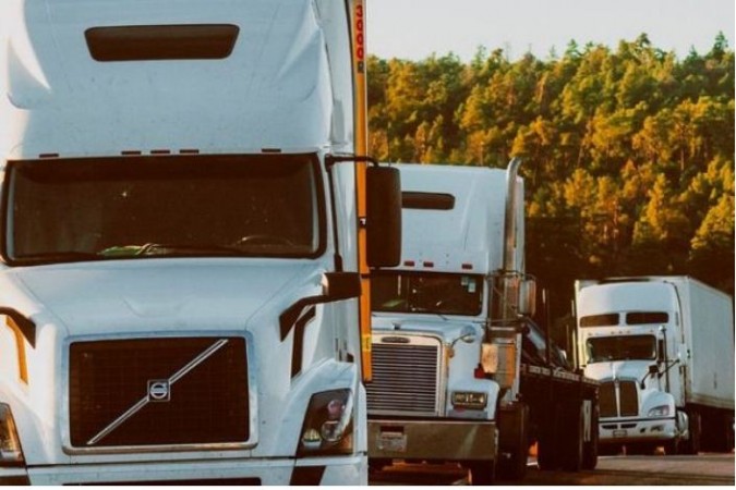 Hundreds of truckers marching to Canada's capital to demonstrate