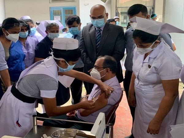 श्रीलंका ने 'मेड इन इंडिया' टीकों के साथ शुरू किया टीकाकरण अभियान