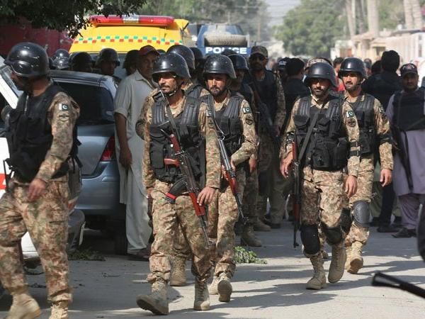 Pakistan: Shootout between police and armed gunmen, 9 killed and 20 injured