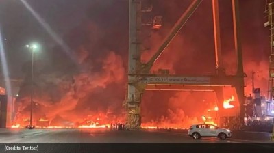 दुबई में जेबेल अली बंदरगाह पर हुए भीषण विस्फोट में लगी भयंकर आग, हुआ ये हाल