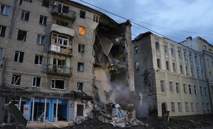 Russian missile hits 6-storey apartment in Kharkiv