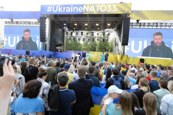 The West offers Ukraine security commitments following frustration with NATO