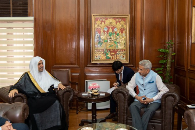 MWL meets with the minister of external affairs as his trip to India continues