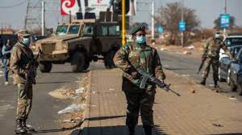 South Africa looting: Government to deploy 25,000 troops after unrest