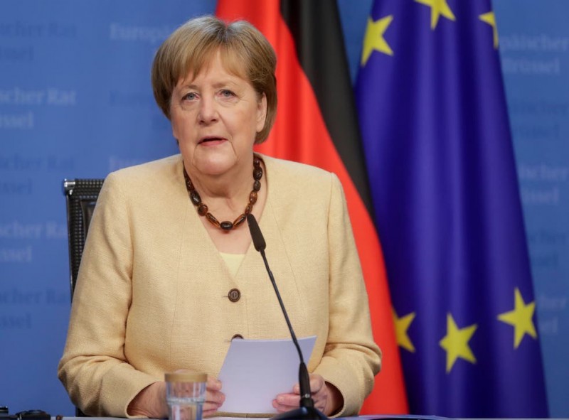 Germany floods: Merkel pledges support for victims