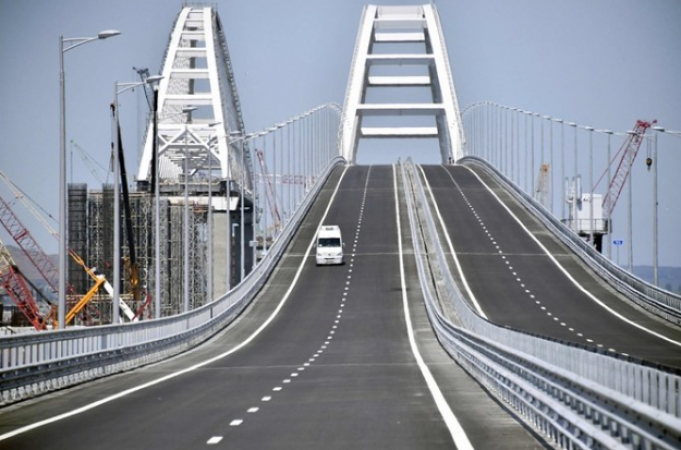 Ukraine attacks the crucial Russia-Crimea bridge once more
