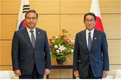 जापान के प्रधानमंत्री ने द्विपक्षीय संबंधों पर चर्चा करने के लिए दक्षिण कोरिया के विदेश मंत्री से मुलाकात की