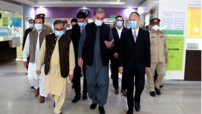 पाकिस्तानी विदेश मंत्री ने आतंकी हमले में घायल चीनी नागरिकों से की मुलाकात