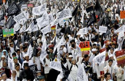 Indonesia bans Hizbut group that seeks global caliphate