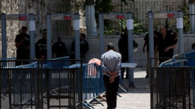 Muslim access banned in Jerusalem amid tensions