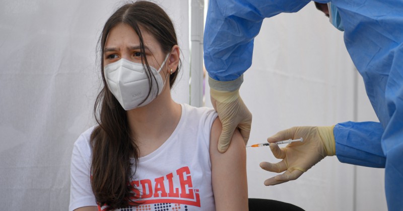 यूरोपियन मेडिसिन एजेंसी ने 12 से 17 वर्ष की आयु के बच्चों को दी कोरोना वैक्सीन की मंज़ूरी