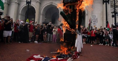 Allahu Akbar Chants and US Flag Burning Mark Massive Protest Against Netanyahu's Speech in Washington