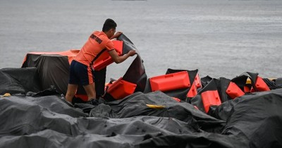 Philippine Coast Guard Battles Oil Spill to Protect Manila