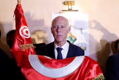राष्ट्रपति द्वारा सरकार को हटाने के बाद संकट में ट्यूनीशियाई लोकतंत्र