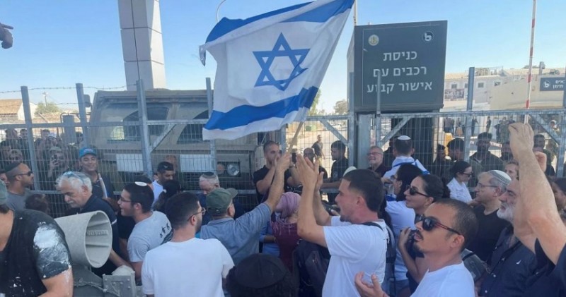 Israeli Protesters Storm Military Base Over Gaza Detainee Abuse Claims