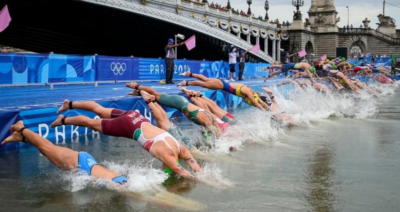 Women Triathletes Dive into Seine Amid Water Quality Concerns