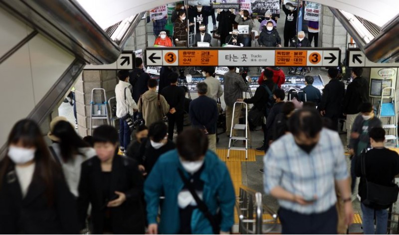 Seoul to restart all night-time subway services by August