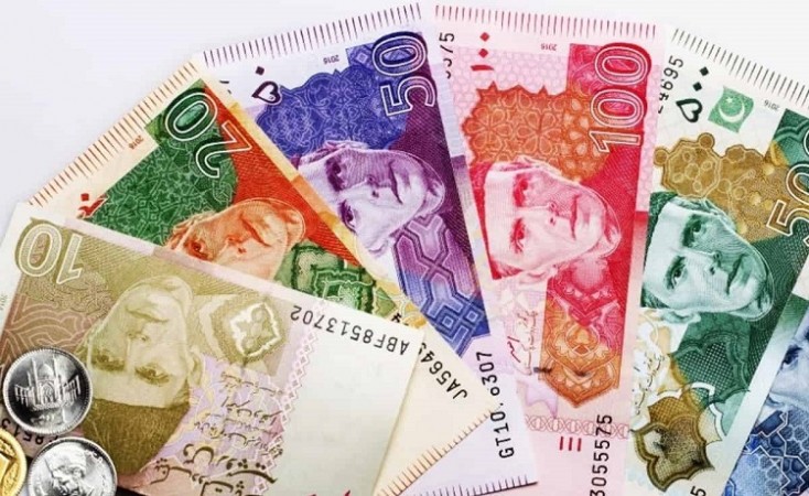 Pakistani rupee at all-time low of 204-mark against USD in open market