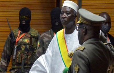 Mali: President sings decree to extend political transition
