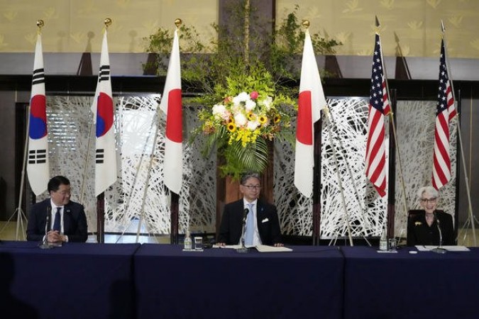 S.Korea, US, Japan hold high-level talks on global issues