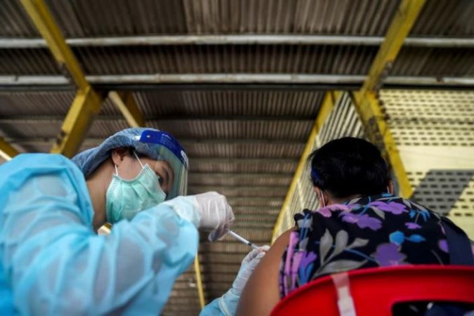 थाईलैंड ने अधिक प्रकोप के बीच शुरू किया कोरोना टीकाकरण अभियान