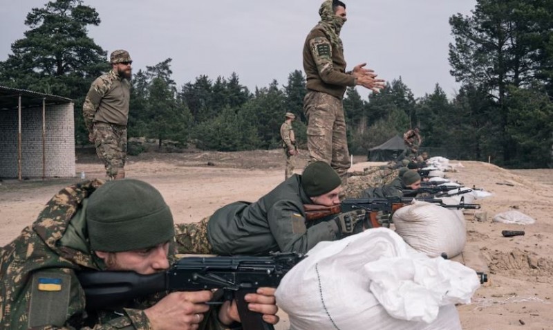 US Lifts Restrictions on Ukraine’s Azov Brigade, Boosting Military Capability