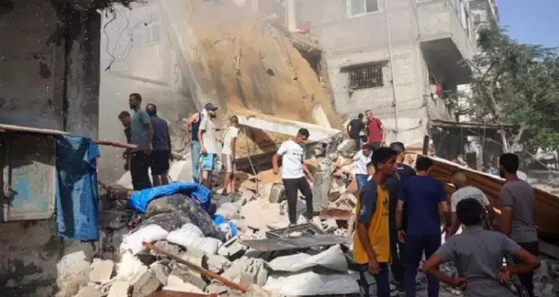 Israeli Strikes on Gaza Kill Hundreds of Family Members, Sparking International Outcry