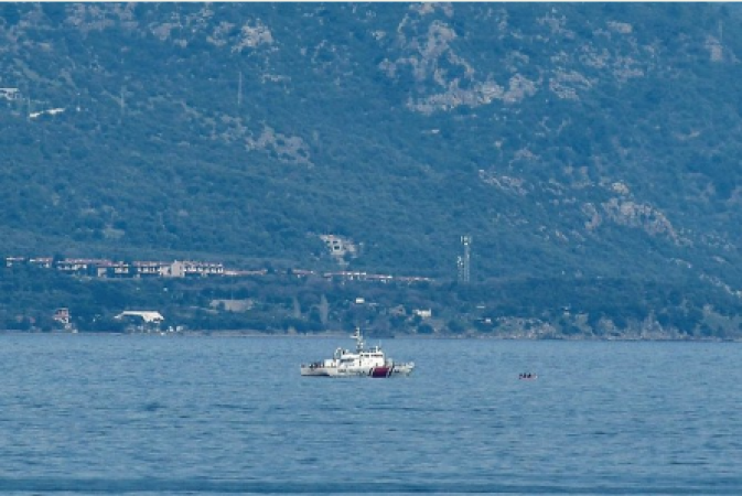 Rescue of migrants from a sailboat off an island in eastern Greece