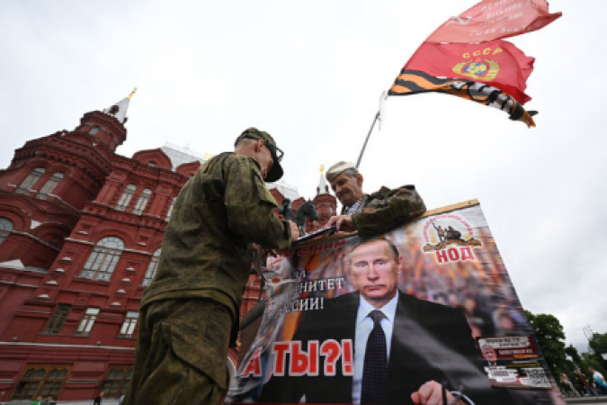 Revolt unnerves Moscow while making Ukrainians happy about internal unrest