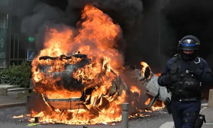 Paris in Flames: France Gripped by Unrest as Riots Erupt