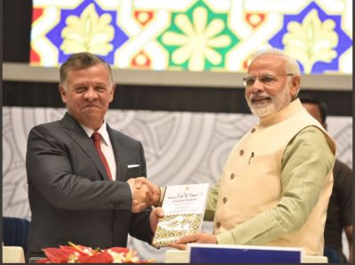 PM Modi presented  the book 'A Thinking Person's Guide to Islam' to Jorden king