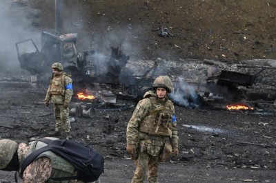 ओख्तिर्का में रूसी गोलाबारी के बाद कम से कम 70 यूक्रेनी सैनिकों की मौत हो गई