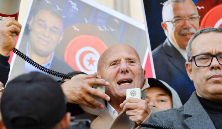 Tunisians defy the ban on protests to call for the release of Saied critics
