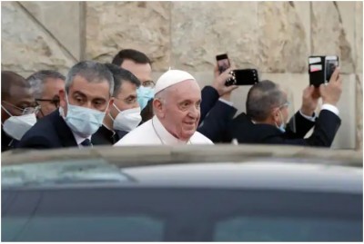 पोप फ्रांसिस ने इराक में शीर्ष शिया मौलवी के साथ की बैठक