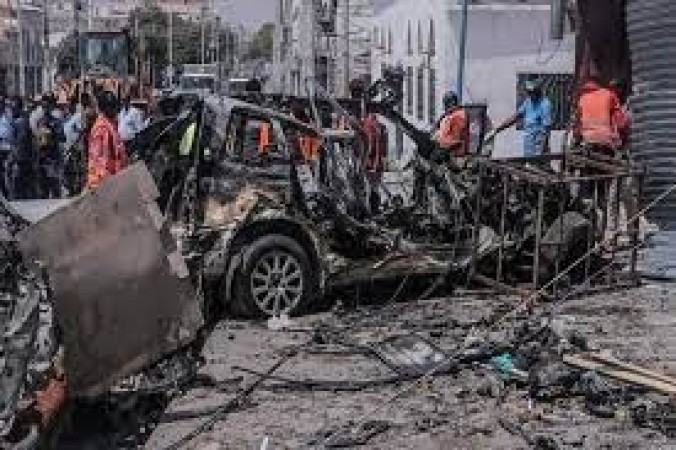 आत्मघाती कार बम विस्फोट में 10 लोगों की हुई मौत