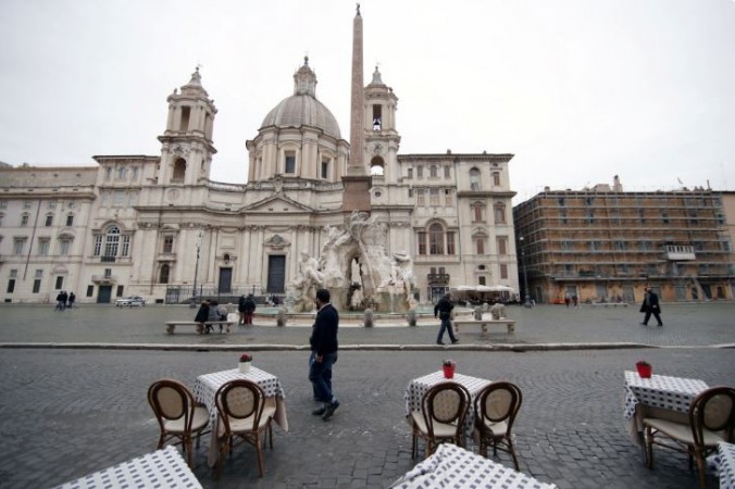 Italy imposes Easter lockdown, tightens COVID restrictions
