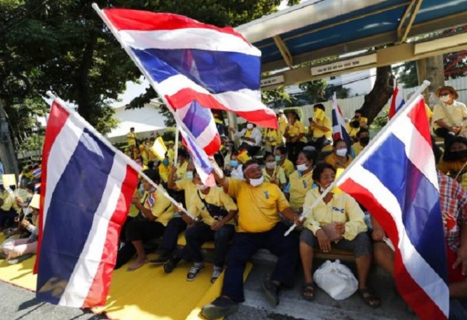 थाईलैंड के सांसदों ने संविधान संशोधन विधेयक को किया अस्वीकार