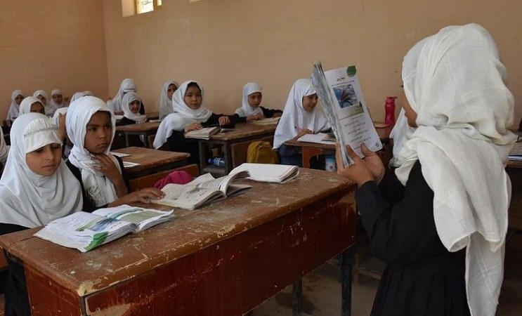हाई स्कूलों में लड़कियों को अनुमति देने पर संयुक्त राष्ट्र ने कहा  शिक्षा के अधिकार का सम्मान करें