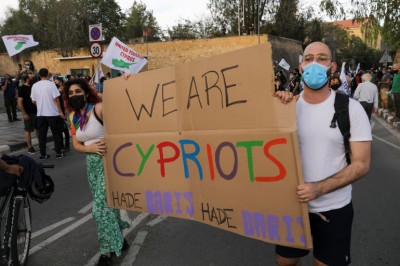 Cyprus country gets 436,000 dozes of Covid-19 vaccines amid growing rise in cases