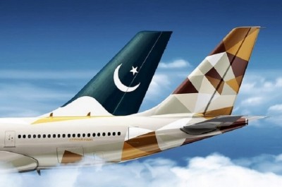 Curbing Covid: Pakistan to cut inbound international flights before Eid holidays