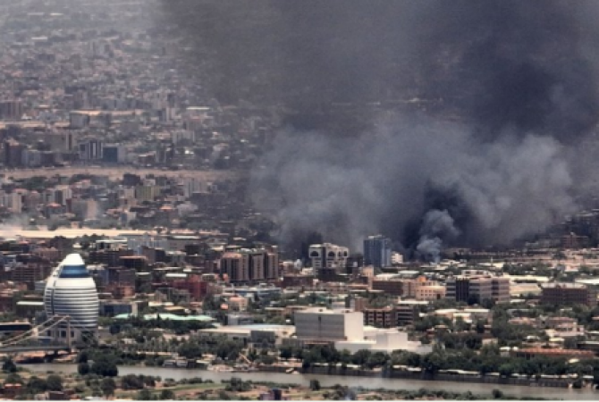 Heavy fighting as a power struggle erupts in Khartoum