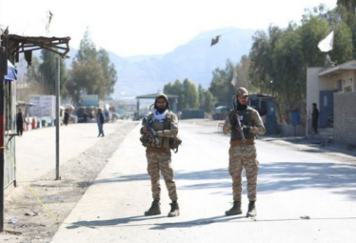 Near the Afghan border, militants in Pakistan kill six soldiers