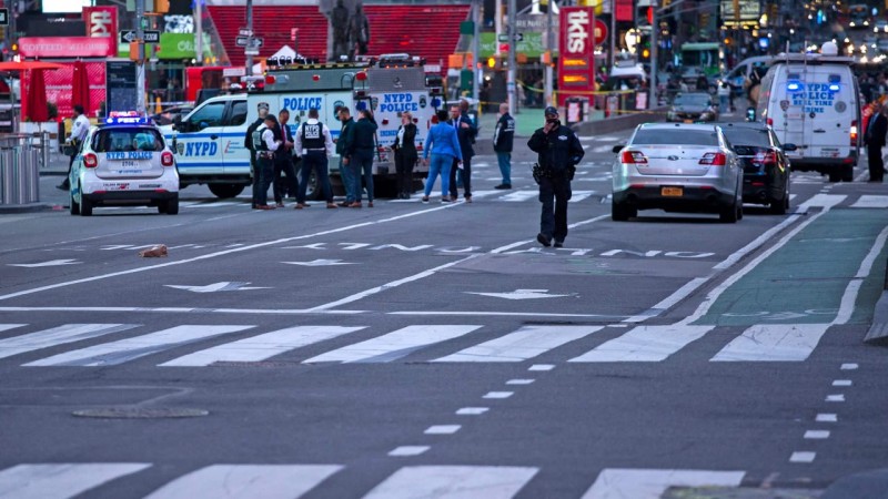 न्यूयॉर्क के टाइम्स स्क्वायर में अचानक चली गोली, चार वर्षीय बच्चे समेत दो महिलाएं घायल